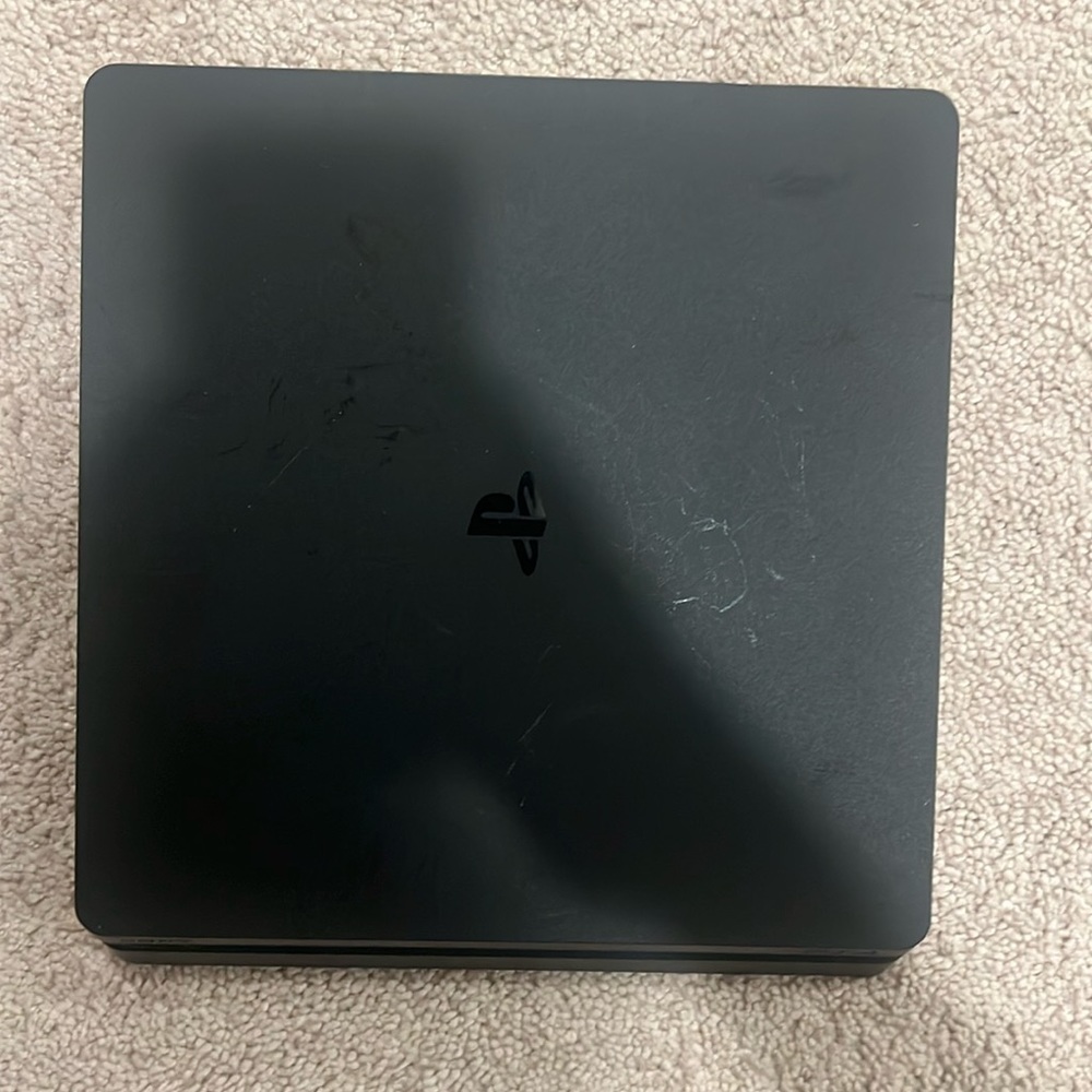 Black PS4 good conditions.